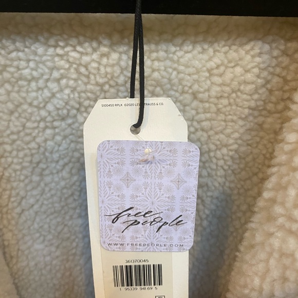 LEVIS Corduroy Sherpa Jacket-(FREE PEOPLE). Size SMALL - Picture 3 of 5